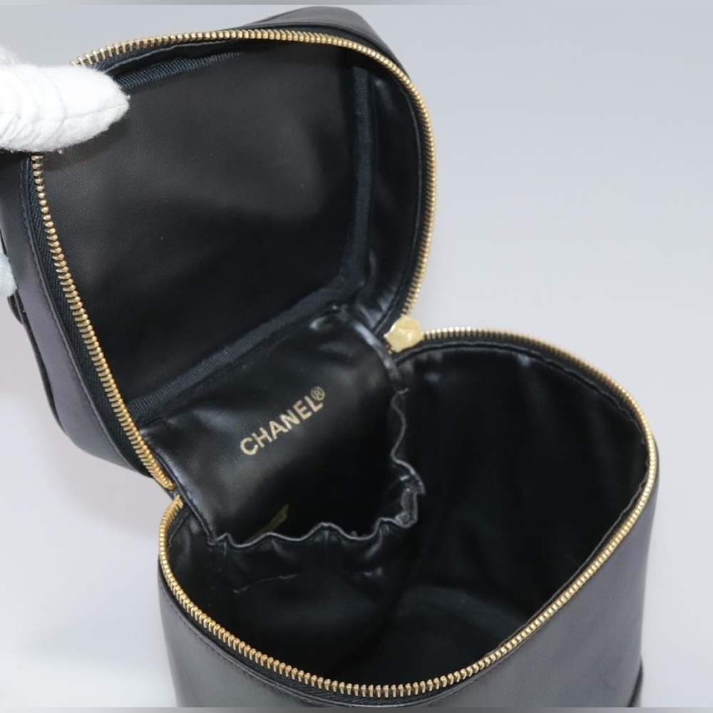 CHANEL CC Logo Grained Calfskin Cosmetics Vanity Hand Bag - Picture 12 of 16